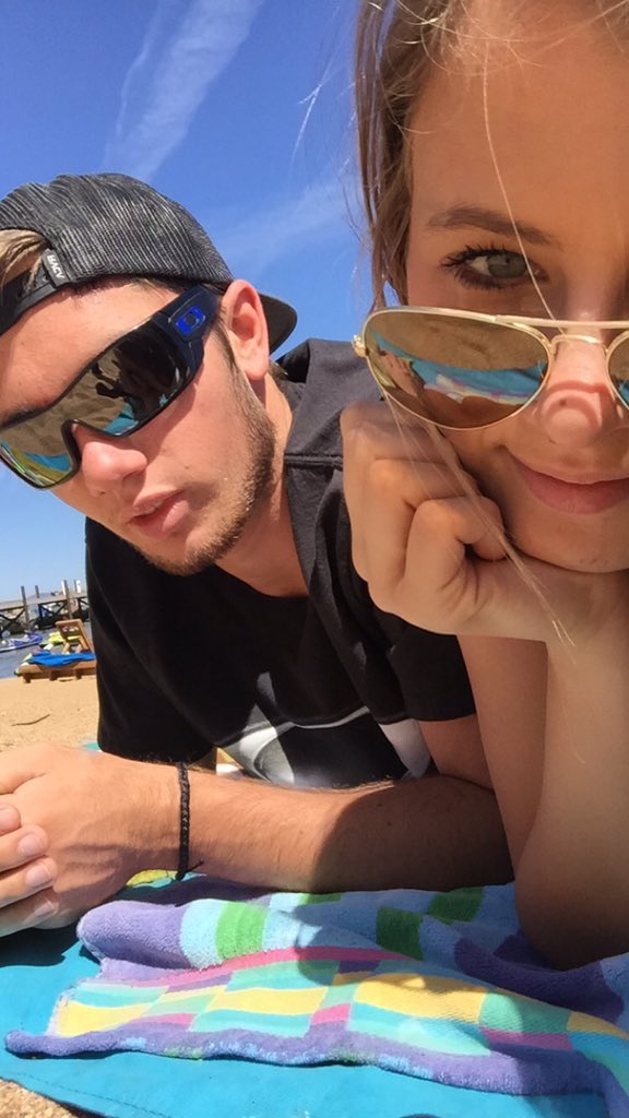 alex_dinsmore_'s tweet photo. happy birthday @Derek__Ayers thanks for always wanting to take selfies with me :) https://t.co/l65FpjnMX5