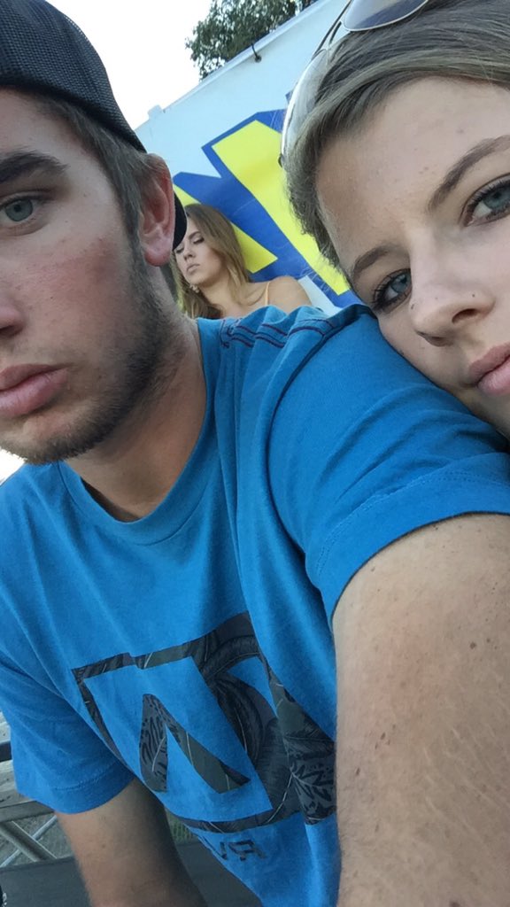 alex_dinsmore_'s tweet photo. happy birthday @Derek__Ayers thanks for always wanting to take selfies with me :) https://t.co/l65FpjnMX5