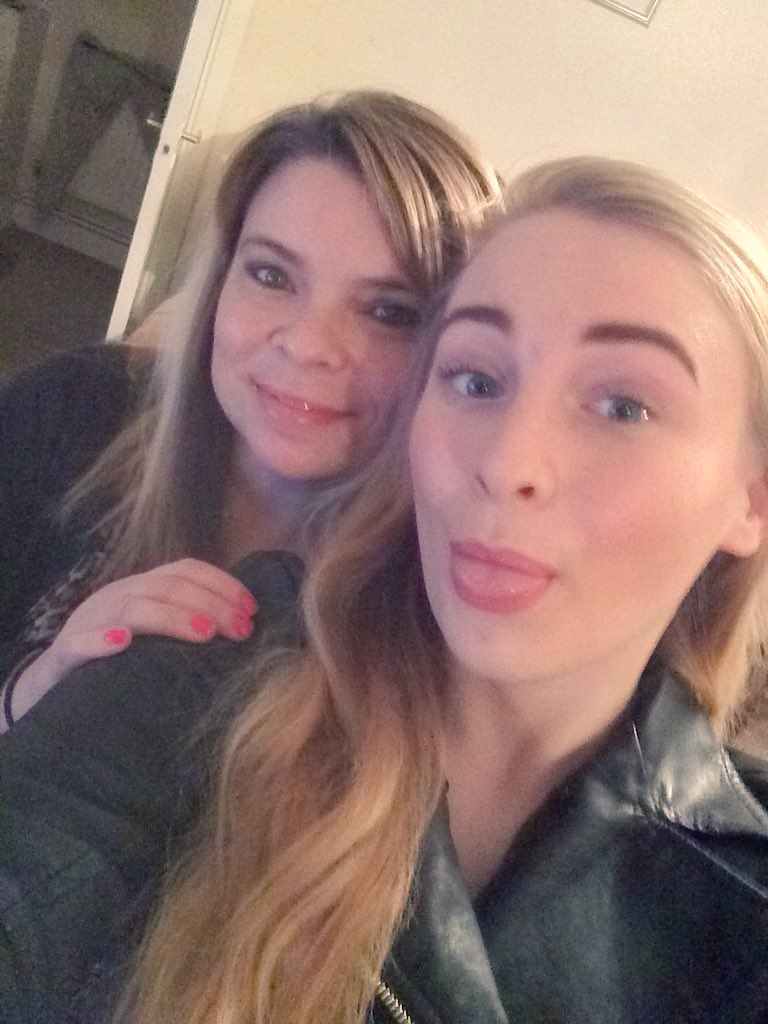 ChloeFishPrice's tweet image. Love this photo 😍💙 #Motheranddaughter #MuchLove