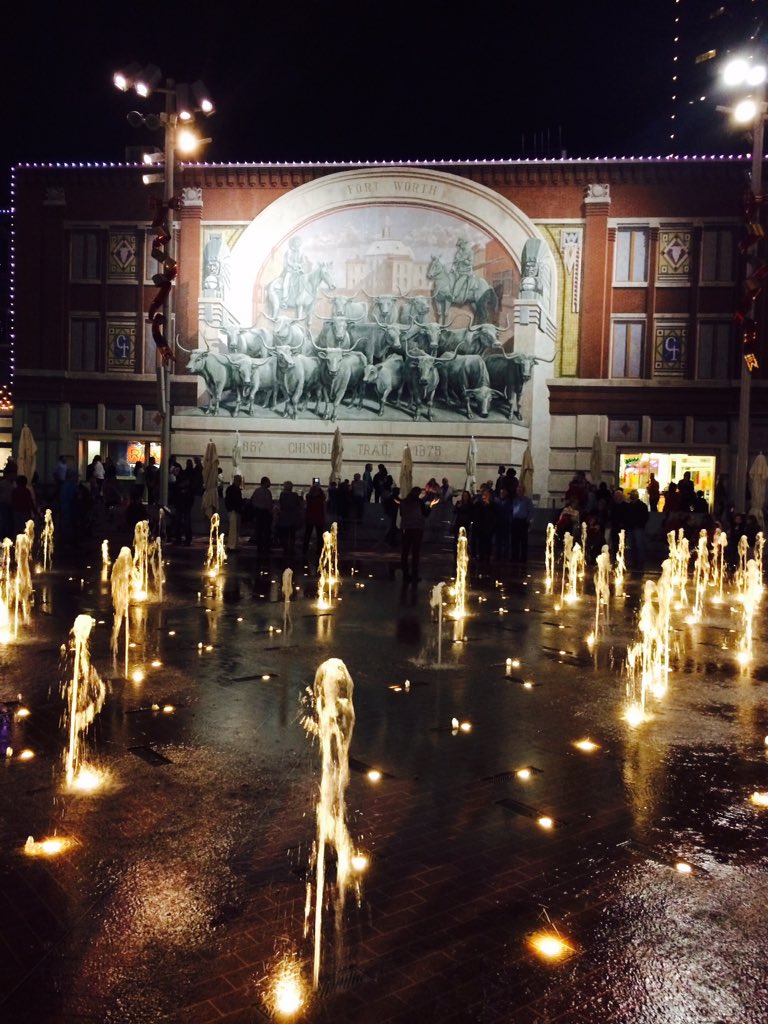 HHTDesigns's tweet image. Fort Worthing it! Beautiful night, great plaza. #greatdesign #greatfriends