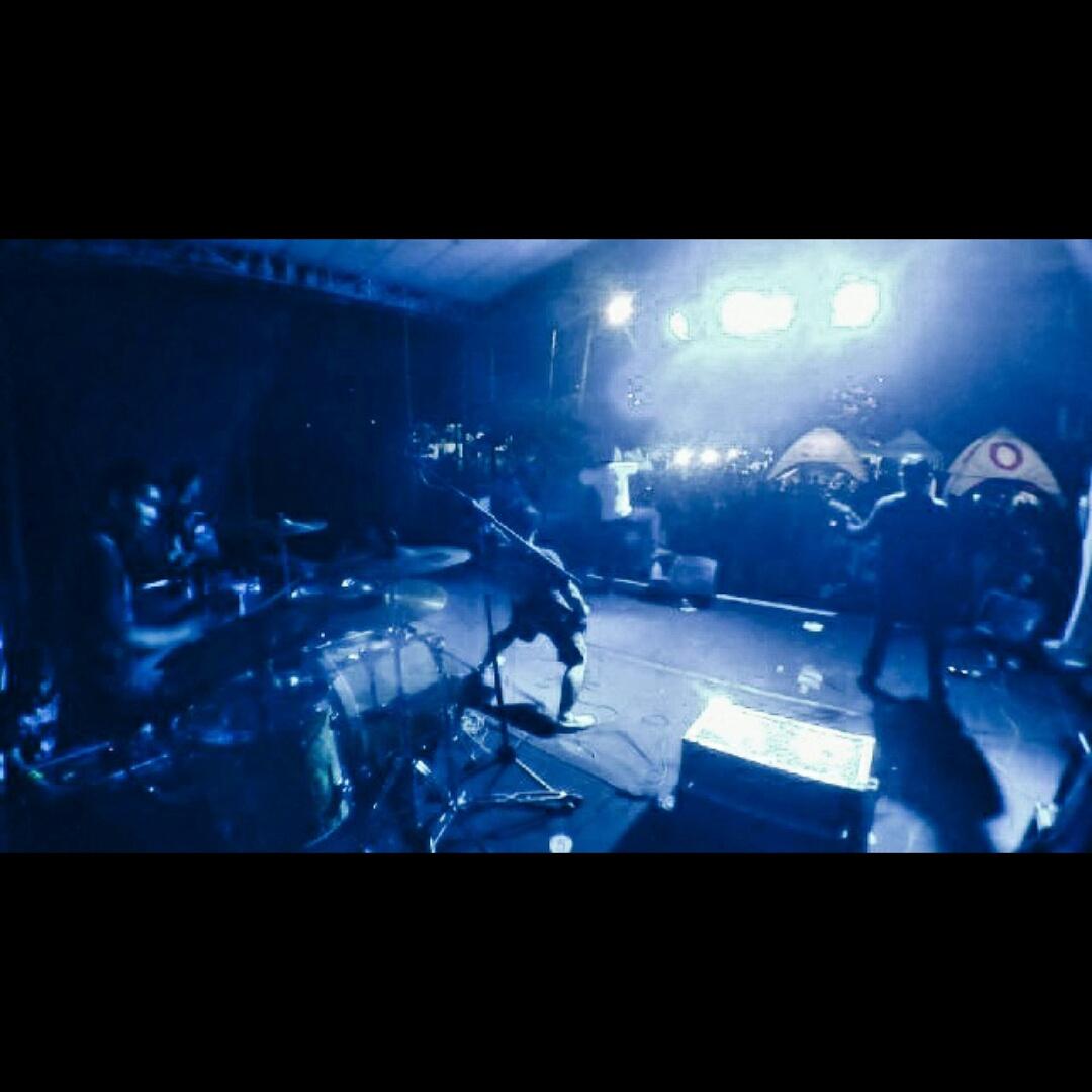 Thanks Unpand dan <a href="/lantaitigamusik/">LANTAI TIGA</a> malam yg gila