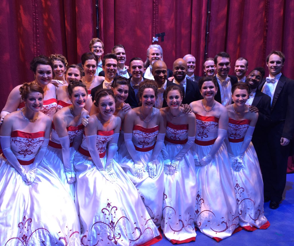 MelissaSchott1's tweet photo. My beautiful #Yuletide family! #MerryChristmas to you all!! #CJ4E @indy_symphony @ISOmusicians https://t.co/NIKGGs8lj7