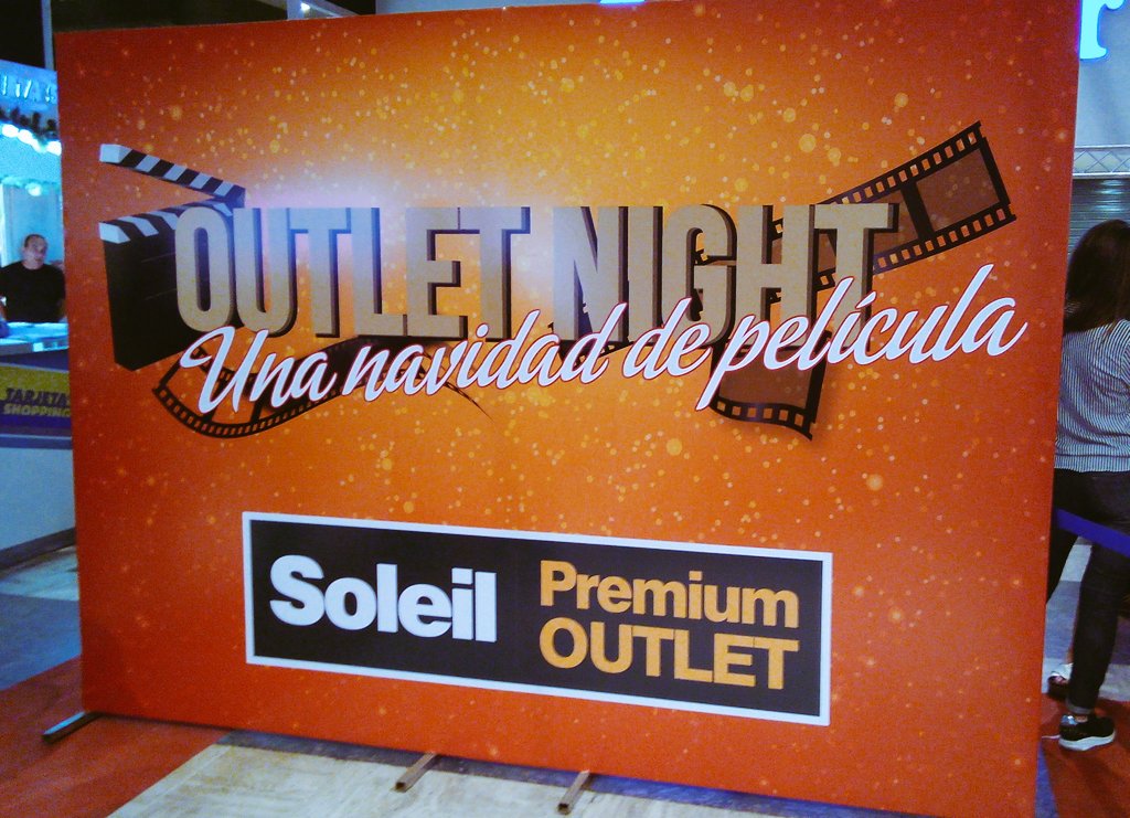 SagaProdu's tweet photo. Falta poco para #unanavidaddepelicula en @SoleilOutlet #outletnight #sombras https://t.co/QWPiCW3BrI