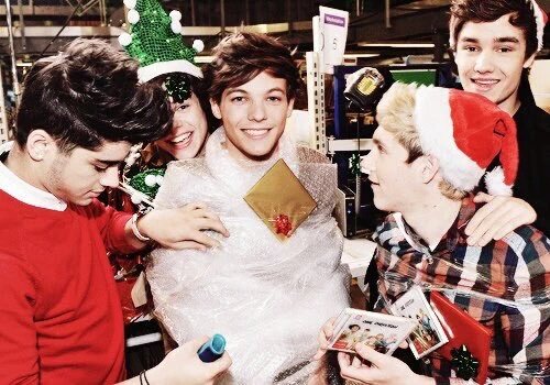 1dkrkdh2's tweet photo. 해피 루이스마스♡
#HappyBirthdayLouis 
#SouthKoreaLoves1D 
#SouthKoreaNeeds1D 
#MadeInTheKR
#WeAreAll1D https://t.co/tlLwAO23rx
