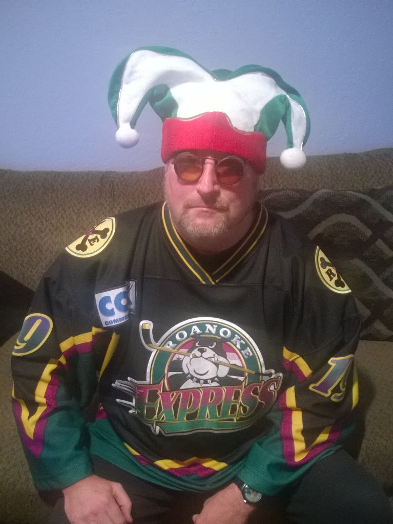 DaveVikingGod's tweet photo. With my back problems it took awhile for the Christmas spirit to kick in,so to all my friends Merry Christmas. https://t.co/ZfgaUJylXa