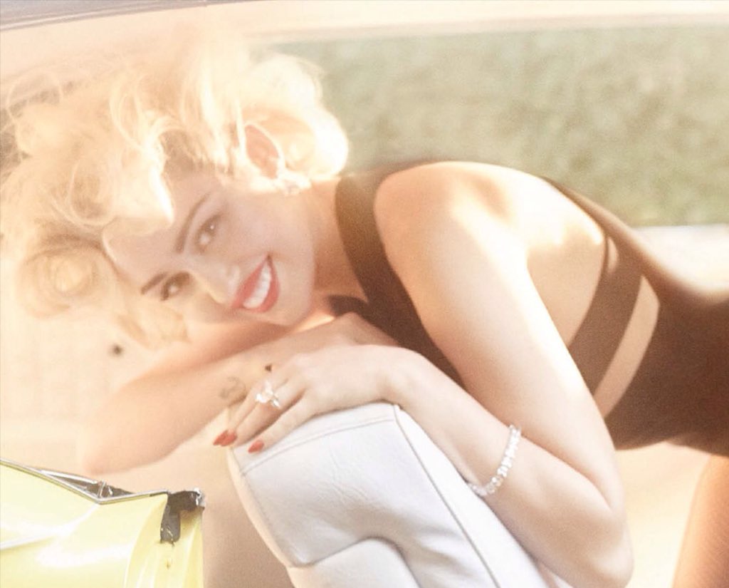 MileyRCyrustyle's tweet photo. Miley for vogue 🎌 https://t.co/XI5CQ2IDS0
