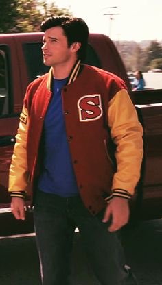 _SupermanKent's tweet photo. || New Clark Kent aka Tom Welling RP. 
•Smallville 
•Single
•Not New To RP
•Here to meet new people https://t.co/xKyuxOxxyj