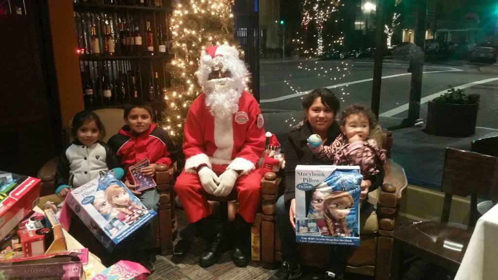 ModestoAngels's tweet image. Modesto Angels 3rd annual Toy Drive hosted by Tresetti's world cafe. 120 kids received toys, hot coco and cookies