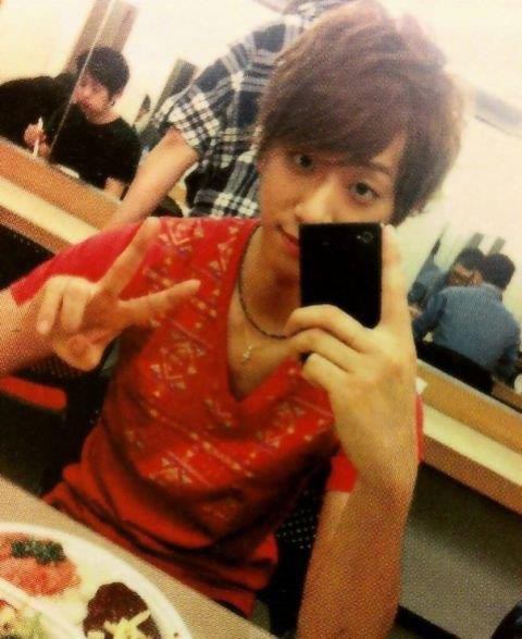 小山慶一郎の自撮りが女子よりかわいすぎるのtwitterイラスト検索結果