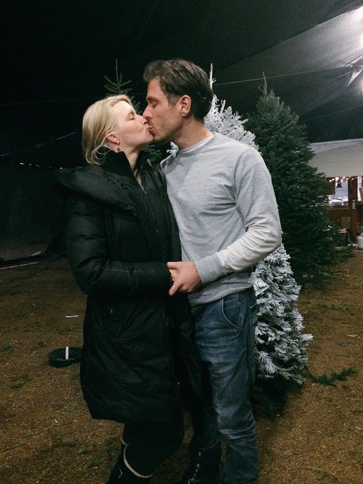 Finally back in LA!!!!!!! We just bought our new Christmas tree!!! I can't wait to decorate it tomorrow<a href="/tag/birthdaykiss"class="tags"><span>#birthdaykiss</span></a>