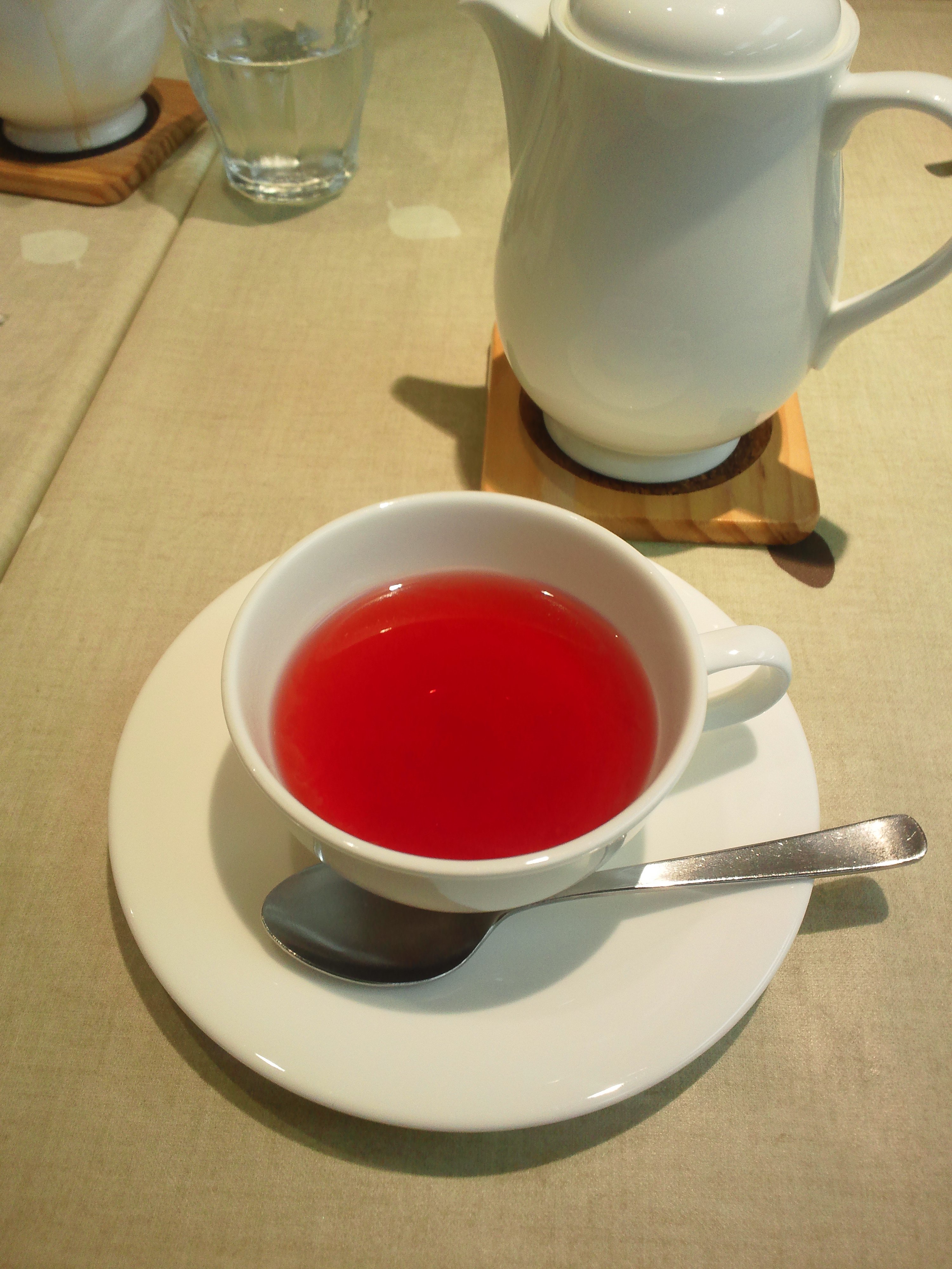 よしぞうmaro 打ち合わせついでに初めてローズヒップを注文してみる 確かに赤い紅茶で酸味が特徴的 Garupan T Co Jo0yobq61p Twitter