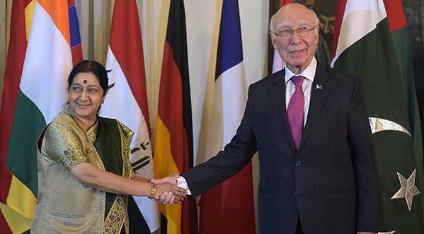 MsZqaud's tweet photo. Pak-India to start 'comprehensive bilateral dialogue': Swaraj-Sartaj joint statement | https://t.co/Z7K43VauDG https://t.co/pdntLBNKAO