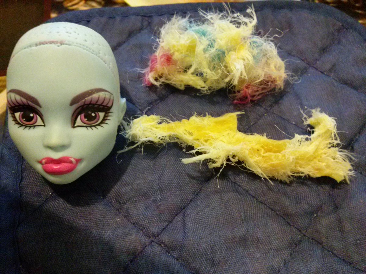 DaryaCreativika's tweet photo. #creativika, #ooak, #dolls, #monsterhigh

Вот такая милая прошивка пряжей. Да-да, прошивка, а не клеенный парик)) https://t.co/9Uy8L5vsum