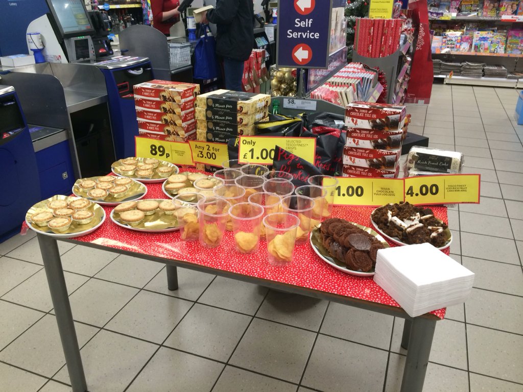 6507Express's tweet photo. Christmas sampling in Malvern today some great tasty Tesco products on offer @danbeatlejones @kev_mchugh https://t.co/J2Q7eOB7w0