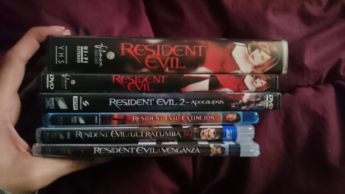 paz_clavero's tweet photo. Este finde maratón, #ResidentEvil. 
Yo coleccionaba pelis, #YoColeccionoPelis.  ganas #residentevilthwfinalchapter https://t.co/DX8V1mH8c8