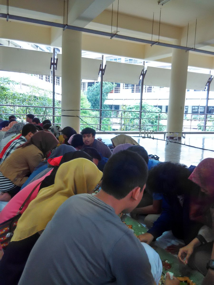 Liwetan bareng... Kelaperan bareng..
Jangan lupa baca doa..
Haha..
<a href="/GoldenTINipb/">TIN IPB 50</a> <a href="/TIN_IPB49/">TIN IPB 49</a> <a href="/TIN_IPB/">TIN IPB</a> @CelotehanTIN