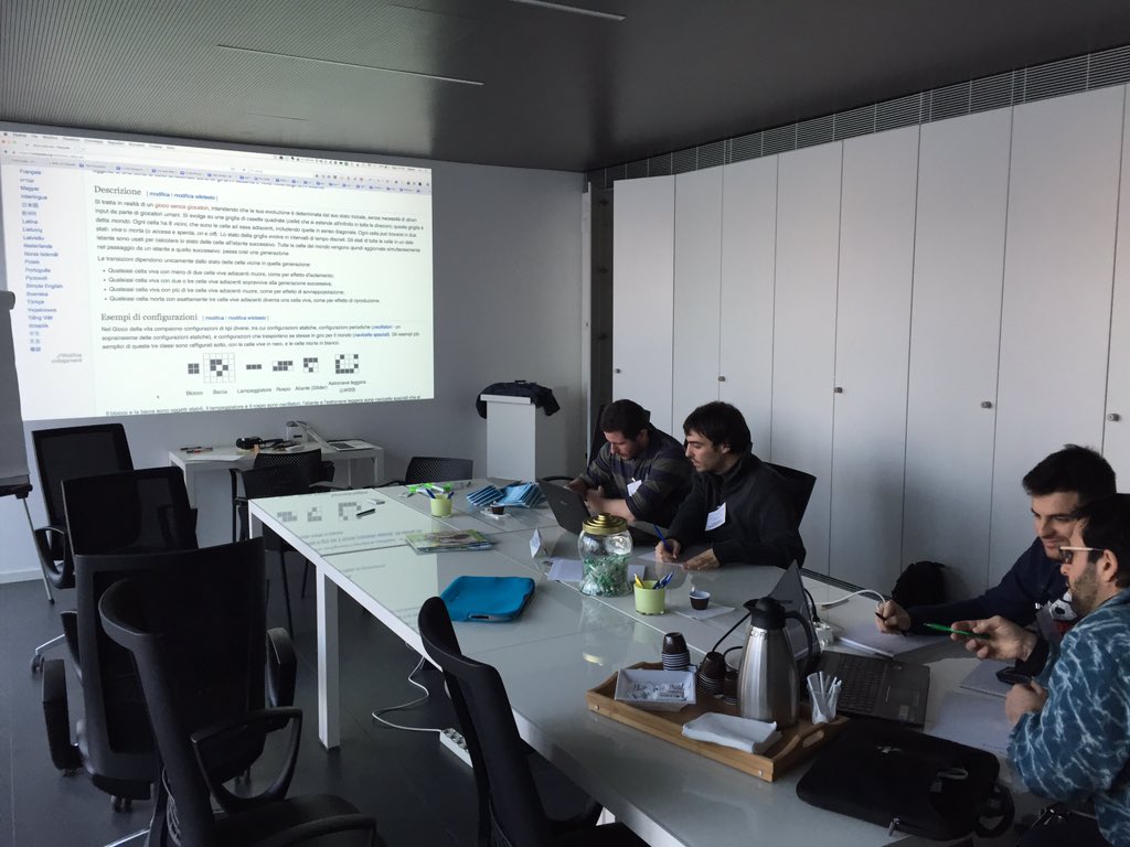 stefanodindo's tweet image. #lmspace fase di progettazione per 3 gruppi! Scopo: realizzazione del &quot;gioco della vita&quot;