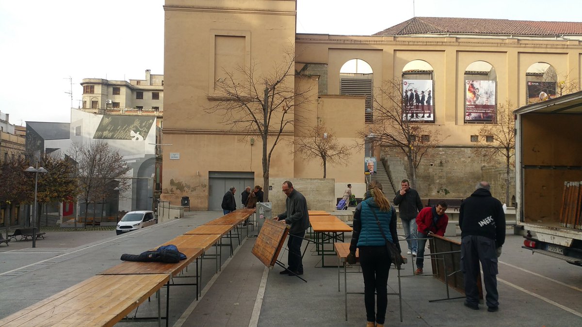 mmmarato's tweet photo. Atenció #Manresa!! Comença la preparació de la gran taula per #entrepamarato @la_marato @mutuacat @CuineresBages https://t.co/ifVkUTRxDE