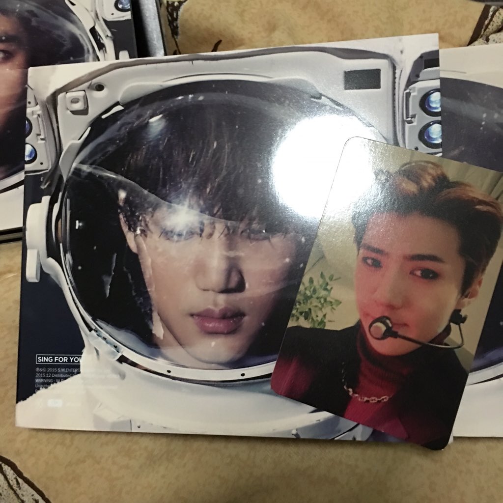 taleepss's tweet photo. เปิดบั้มจงอินเจอการ์ดน้องฮุน ไคฮุนนนน~ https://t.co/DbZDNZ5WHE