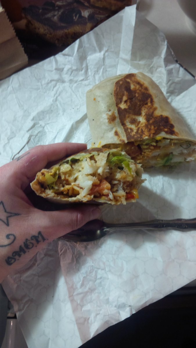 TraceG921's tweet photo. @BurritoboyzLdn #Halibut 🐡 
#burrito 1st time there n was sooo impressed
 #Friendly service 
#Fresh toppings https://t.co/rKCay6tBwo