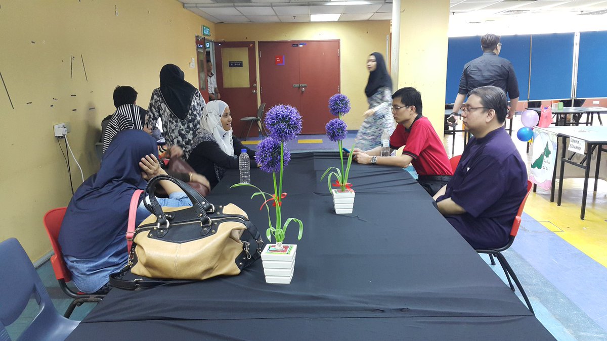 SMFPKAUiTM's tweet photo. Perbincangan sedang dilakukan oleh juri juri jemputan. Semua part 8 harap bersabar ehh? #entday #entrepreneurshipday https://t.co/ED6Omqb2I0