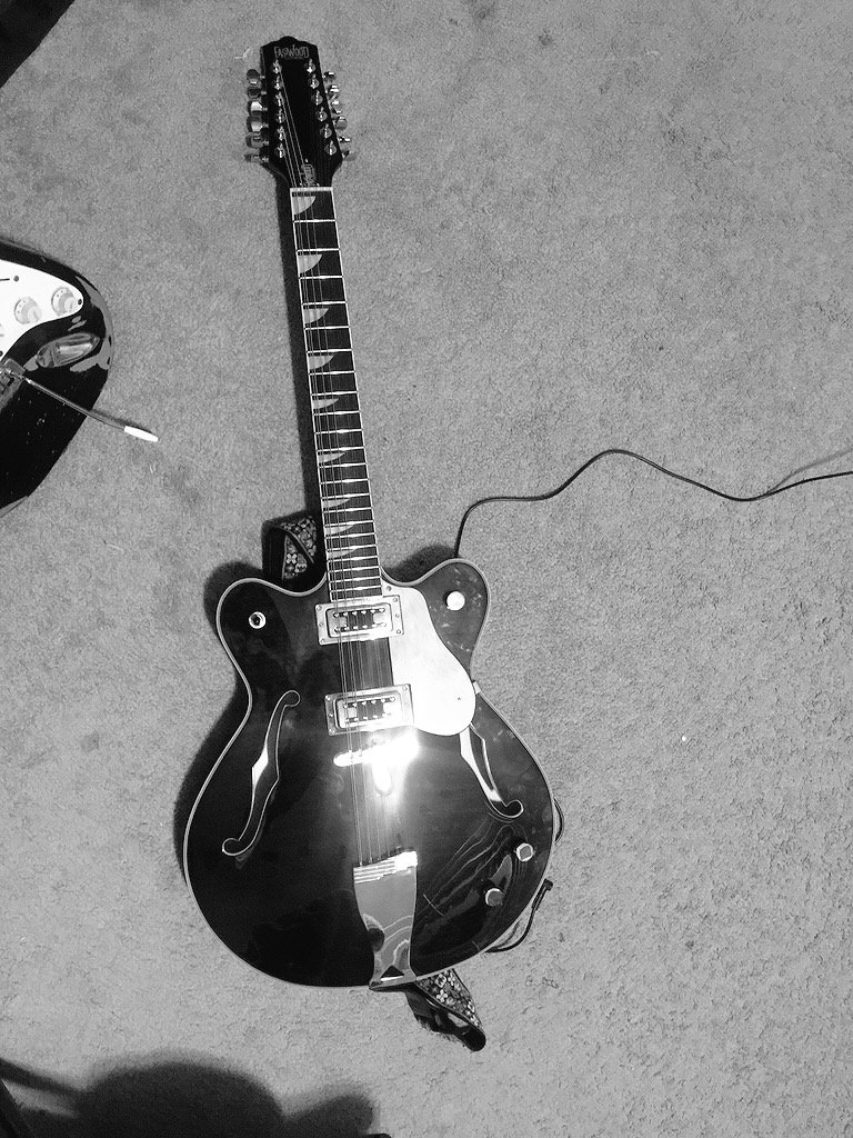 MojaveDaze's tweet photo. The beauty that is this guitar https://t.co/4x9S7L7KBF