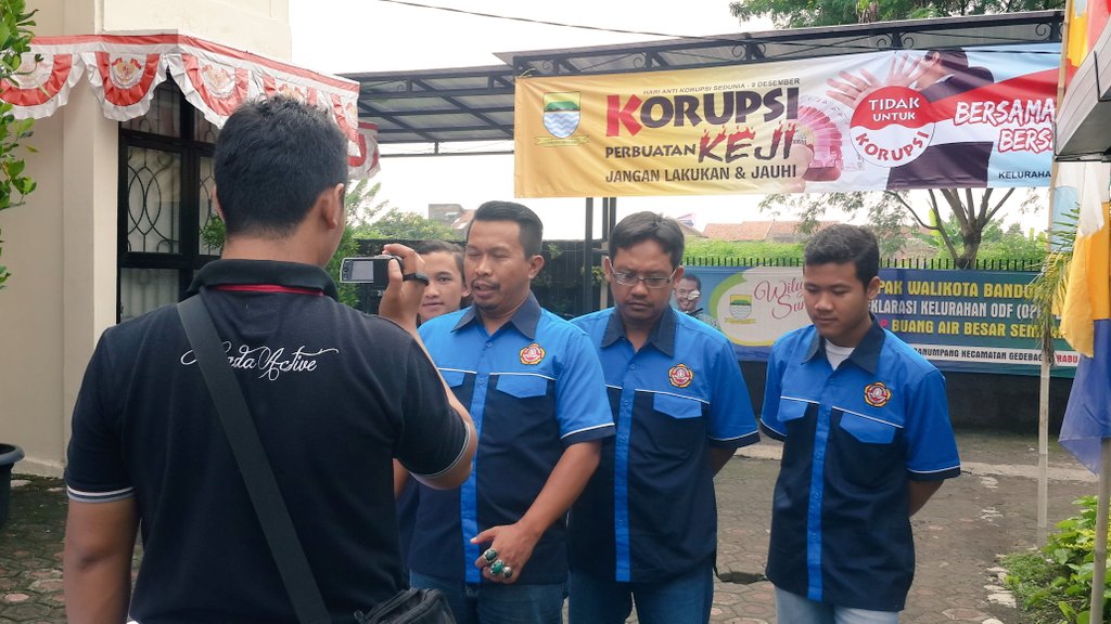 KartaRanum's tweet photo. "Hentikan &amp; Basmi Korupsi"! @KartaRanum tandatangani dukungan GerakanAntiKorupsi @ridwankamil @OdedMD @yossiirianto https://t.co/DZeYCu9cAC