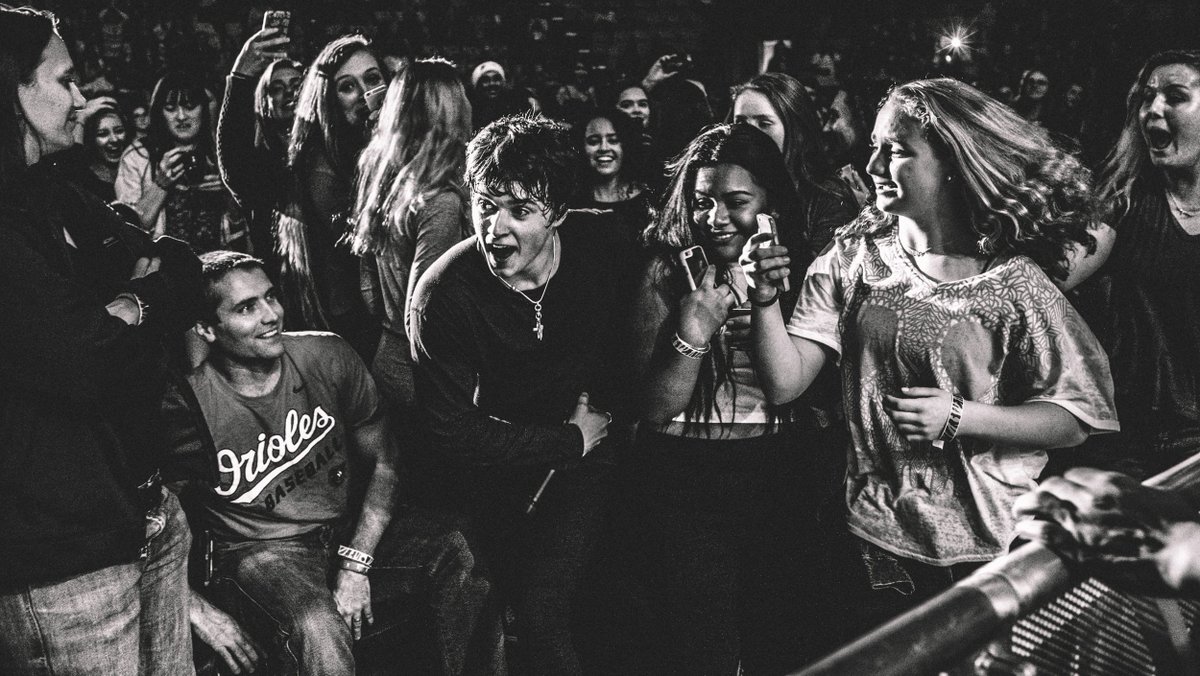 TheVampsband's tweet photo. Thanks for having us @Mix1065FM #MistletoeMeltdown was fun! Pic by @DeanSherwood https://t.co/H8jBWfuZiQ
