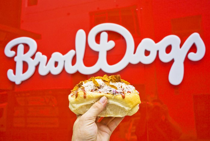 SpooningAust's tweet photo. The peeps at @Brodburger have gone to the dogs, hotdogs that is, finally @BrodDogs is in Syd https://t.co/5WKBorE17k https://t.co/a5g0fEPyta