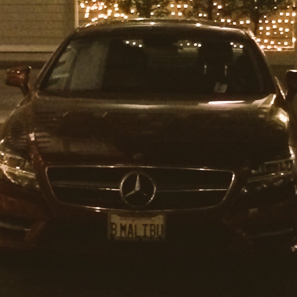 isadorawatts's tweet photo. In case you can't make it out, it's an S class Merc with a personalised license plate 'B Malibu' #LA #dbaggery https://t.co/D4EQm15rxC