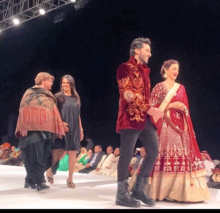 MariyumFahad's tweet photo. @Tabu &amp; @EhsanKhan walks the #ramp at #indopakicebreaker #fashionblogger #FashionSanta #movieshoovy #TBCW2015 https://t.co/KETpqlN01R