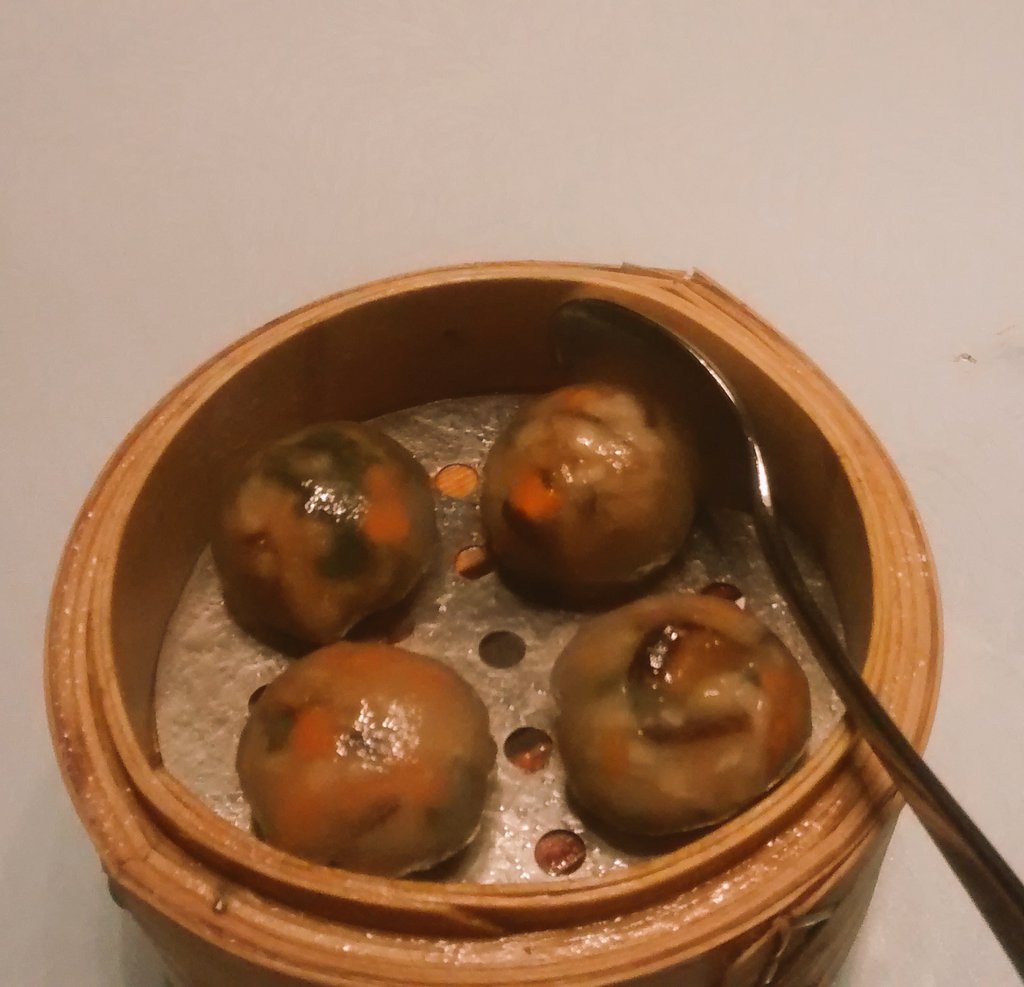 nehayesitsme's tweet photo. My fav #Veg #CrystalDumpling at recently awarded #ShangPalaceBLR with my veg friends @naveensuresh3 @nameeshr https://t.co/FN241aSKtr