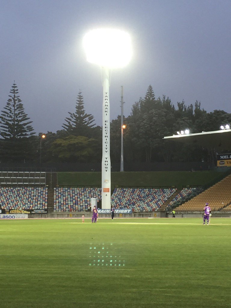 CentralStags's tweet photo. Van Beek 2 cb Grobbelaar Kings 73/7 after 15 overs #AAvCK @GPSuperSmash https://t.co/oXPRFbahRi
