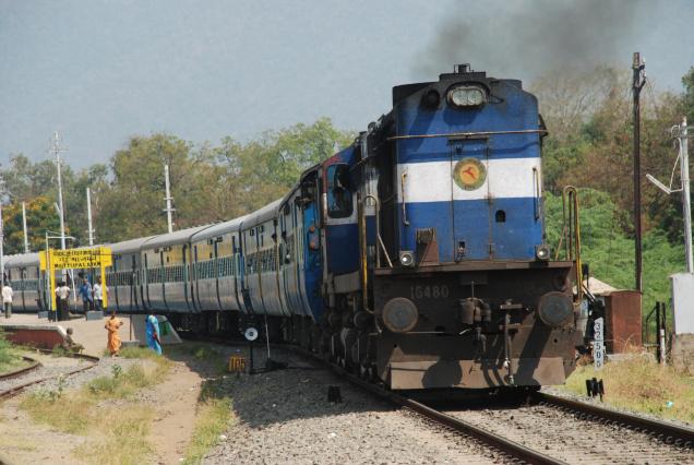 news24tvchannel's tweet photo. 15 रुपए अतिरिक्त देकर ट्रेन के रिज़र्व कोच में किया जा सकेगा सफ़र #Railways #ReservedCoaches https://t.co/Q7L9L2jIXg https://t.co/XJgKhHCKrM