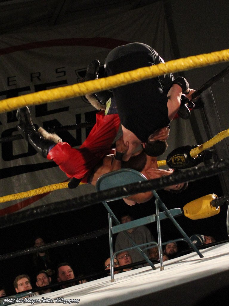 happypeep's tweet photo. But Fox, taking many plays out of RVD's book, was able to get the win going into Cage @combatzone #RoadtoCOD https://t.co/Q0WbLXOJre