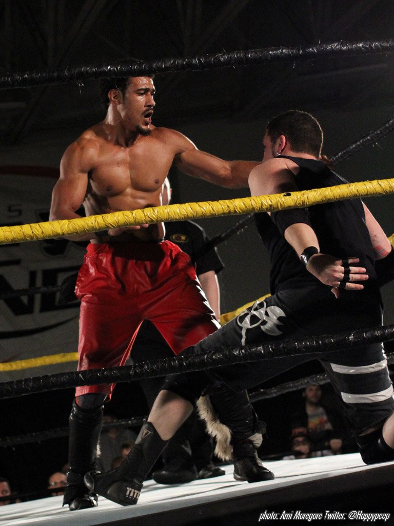 happypeep's tweet photo. Fox brought his viciousness up even further since his bout w/ Bailey matching Havoc's prowess @combatzone #RoadtoCOD https://t.co/Tuw2dgIYN7