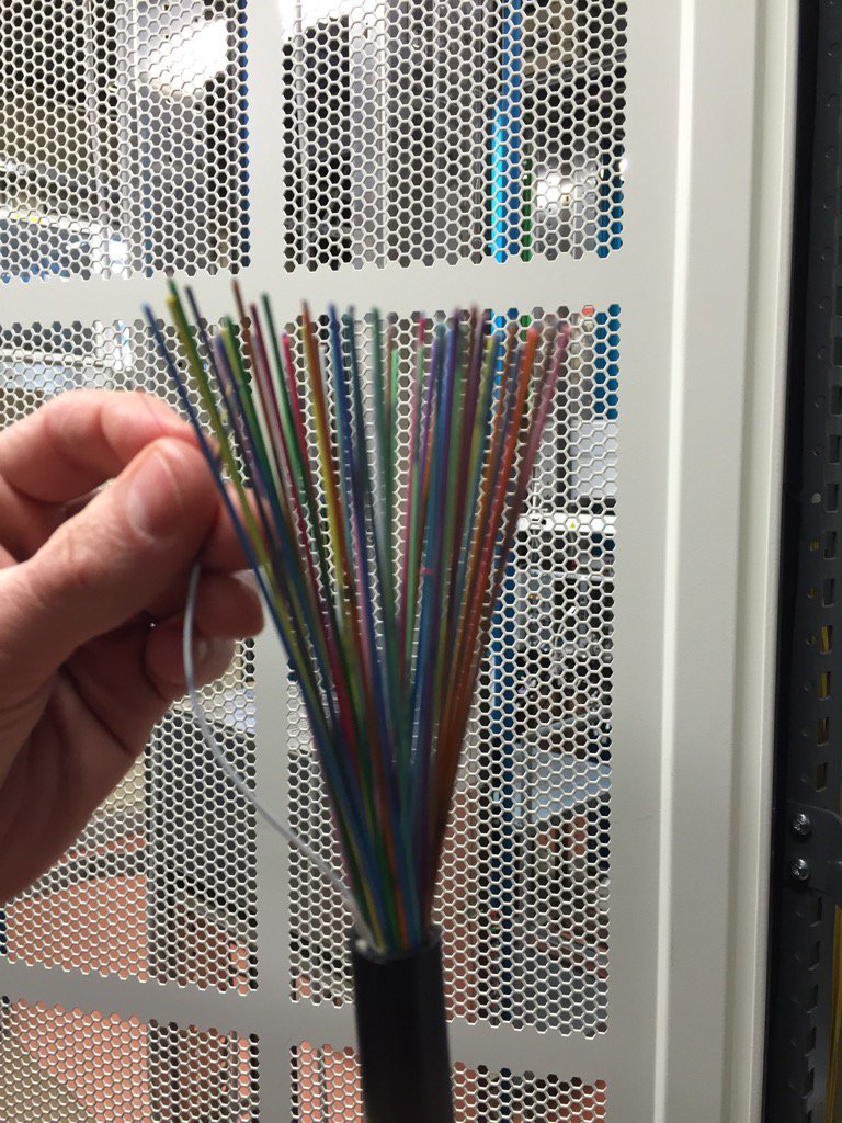B_Perrut's tweet photo. Fibre optique et très haut débit à #Villefranche: 1ère du @rhone_fr @villefranche69 @F3Rhone_Alpes @CCIduBeaujolais https://t.co/b9ZMkkoJEw