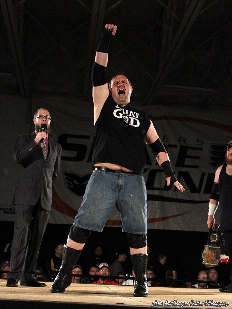 happypeep's tweet photo. Hyde vs Tremont reliving every death match they had in one: Squared Circle of Sacrifice @combatzone #RoadtoCOD https://t.co/XU440pcMvY