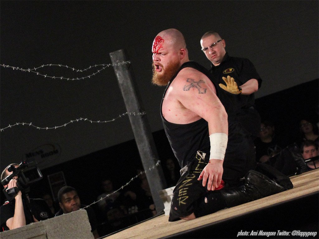 happypeep's tweet photo. It didn't take long for Hyde to score 1st blood on Matt. Even shorter for Matt avenge himself @combatzone #RoadtoCOD https://t.co/088xwAJhqJ