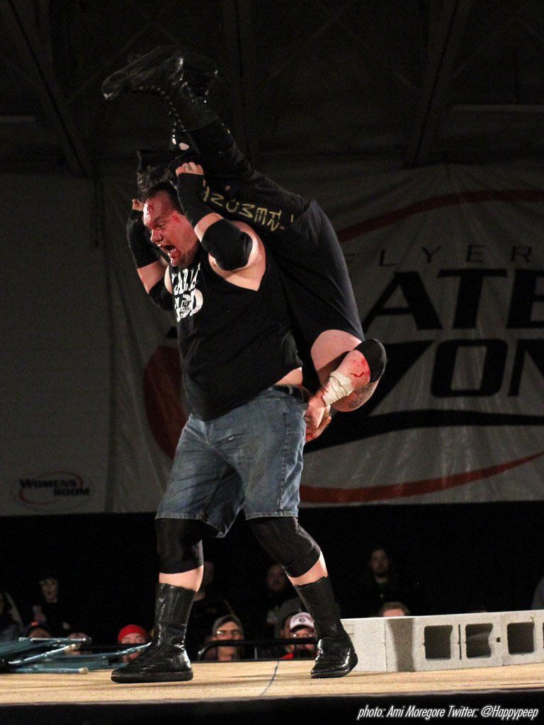 happypeep's tweet photo. The cinder blocks were used for devastating effect @combatzone #RoadtoCOD https://t.co/DwSs1lomBN