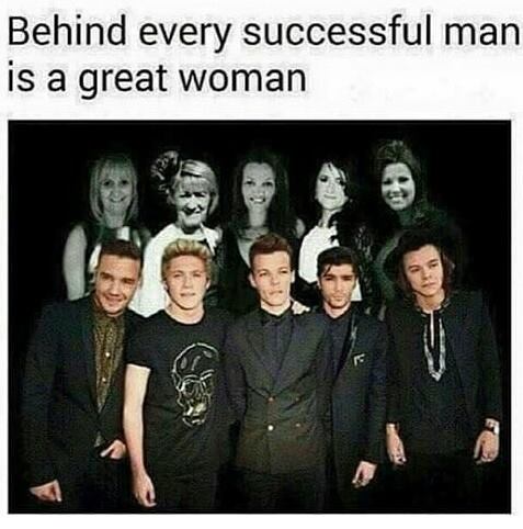 _LouiGirl's tweet photo. YAH AND BEHIND LOUIS IT MY MOTHE-IN-LAW 
RT TO VOTE
WE HAVE TO WIN THIS 
AND I KNOW WE CAN
 #MTVSTARS One Direction https://t.co/slCrGaOecK
