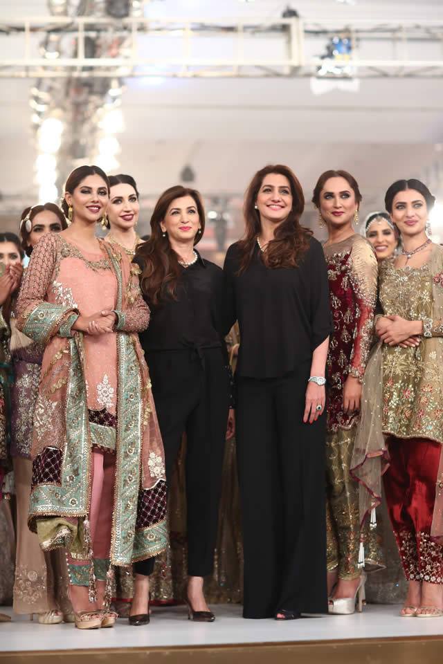 usamasheikh27's tweet photo. @Nickie @Nickie_Nina Collection at #TBCW2015 in #Lahore
https://t.co/Nk048MMsTC
#TBCW15 #Fashion #FCPK #Dresses https://t.co/cuHlBvZJXn"