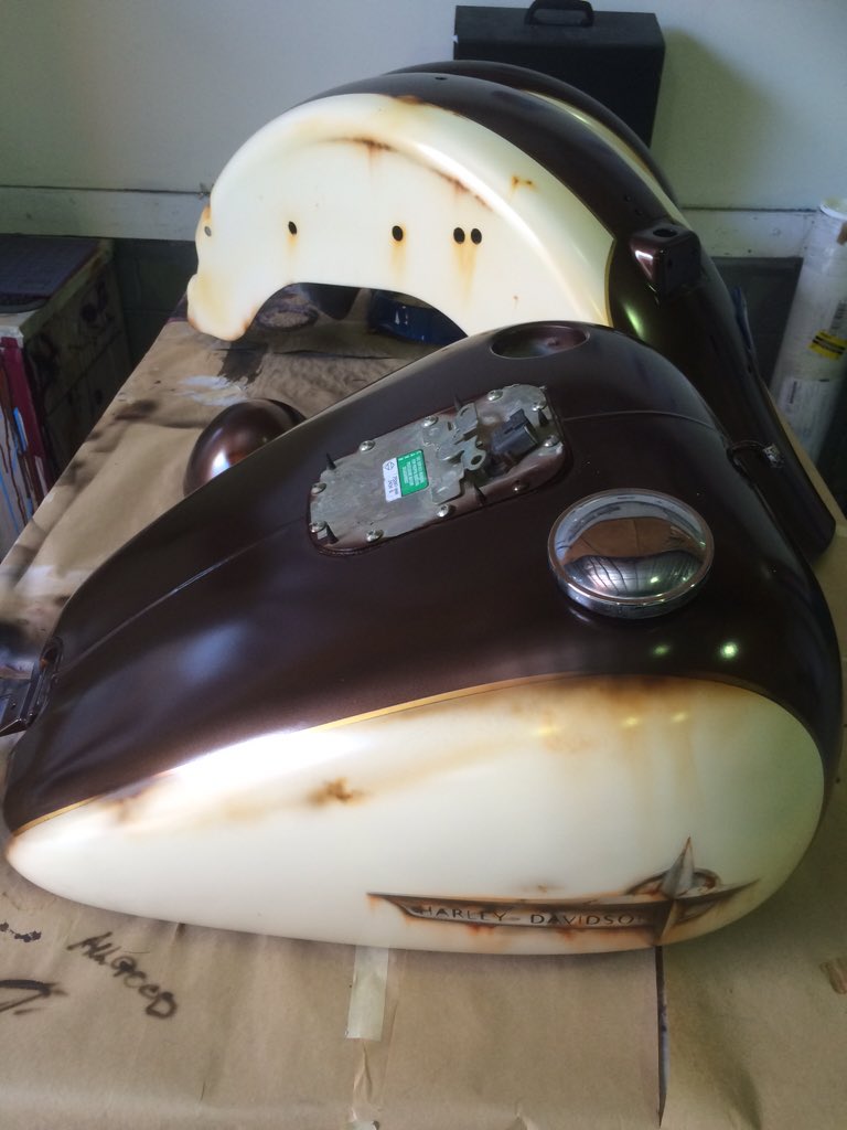 AirbrushWayne's tweet photo. Bike tanks themed in vintage #bike #bikes #vintagebikes #history #roadbike #wayneharrison #advancedairbrush https://t.co/2SdKFb0DDT