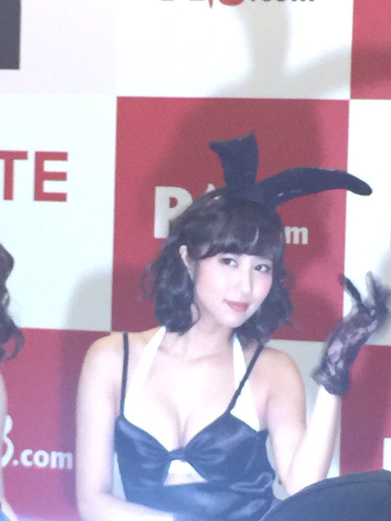 riku_minato's tweet photo. 今日お客さんめっちゃ来てくれて嬉しい！！
前半はバニーちゃんでした！

#r18dotcom
#AEE https://t.co/UpsvTxY49Y