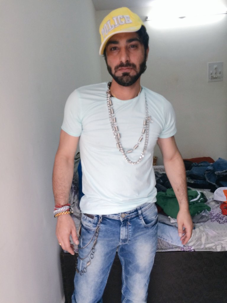 PraneetBhat's tweet photo. Hello indonesia!! i am coming😉
 love you all 😘
#indonesia #love #people #praneetbhat #praneetbhatt @whatsonANTV https://t.co/8a7yVHqK6I