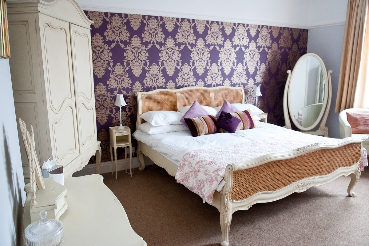 hotels near #CheshireOaks come and enjoy a luxury Christmas shopping trip woodcotehouse.co.uk