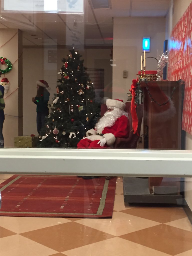 NAHSHistoryClub's tweet photo. SANTA IS IN THE BUILDING!!!!! https://t.co/XbwIv1w1MU