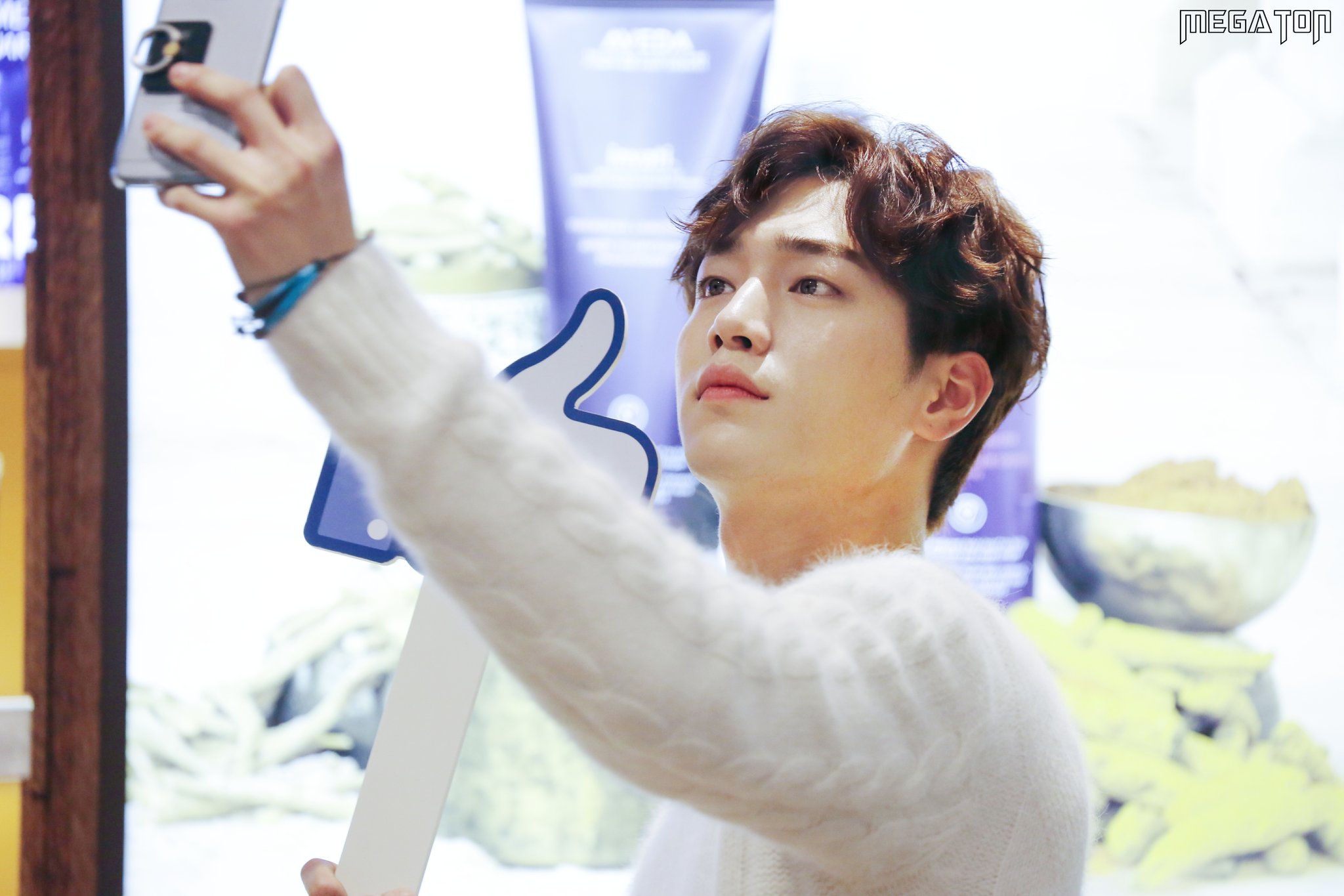 CWB1Ut_UYAAc6Sp.jpg:orig