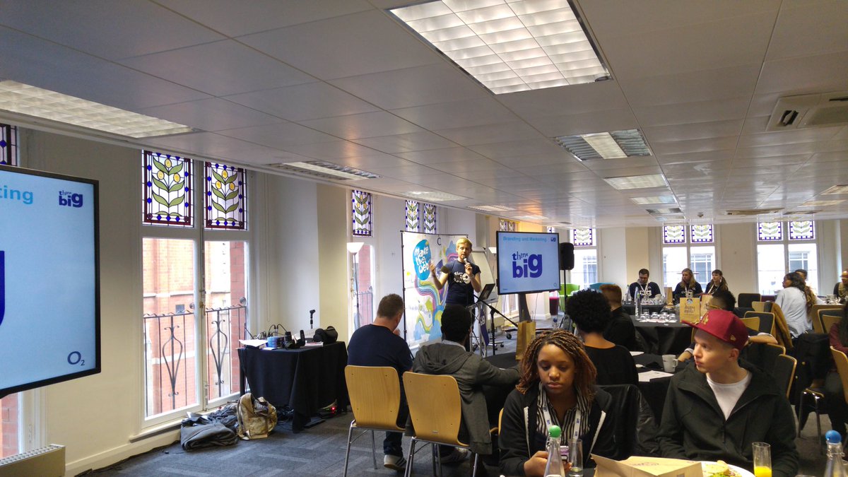 AlexSuccessIS's tweet photo. It's @CraigThinkBig now and his branding and marketing session. :) https://t.co/W92Cu4SjS2