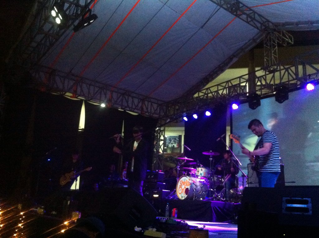 SG_JABODETABEK's tweet photo. now @sheilaon7 - Hari Bersamanya @ SMAI AL Azhar Kelapa Gading | @alkafest2015 https://t.co/2rw7g09XFC